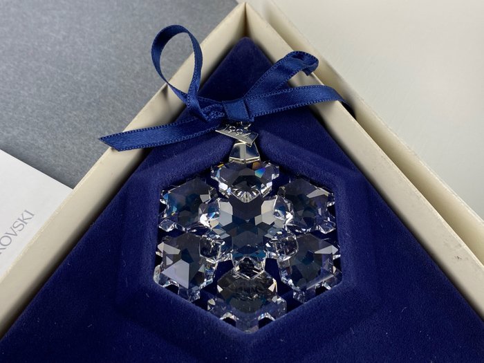 2010 swarovski christmas ornament