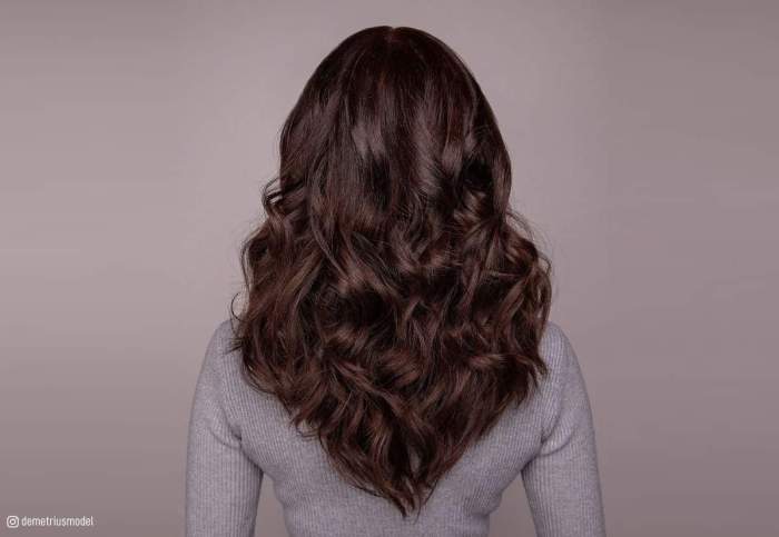 Hairstyles for thick wavy hair